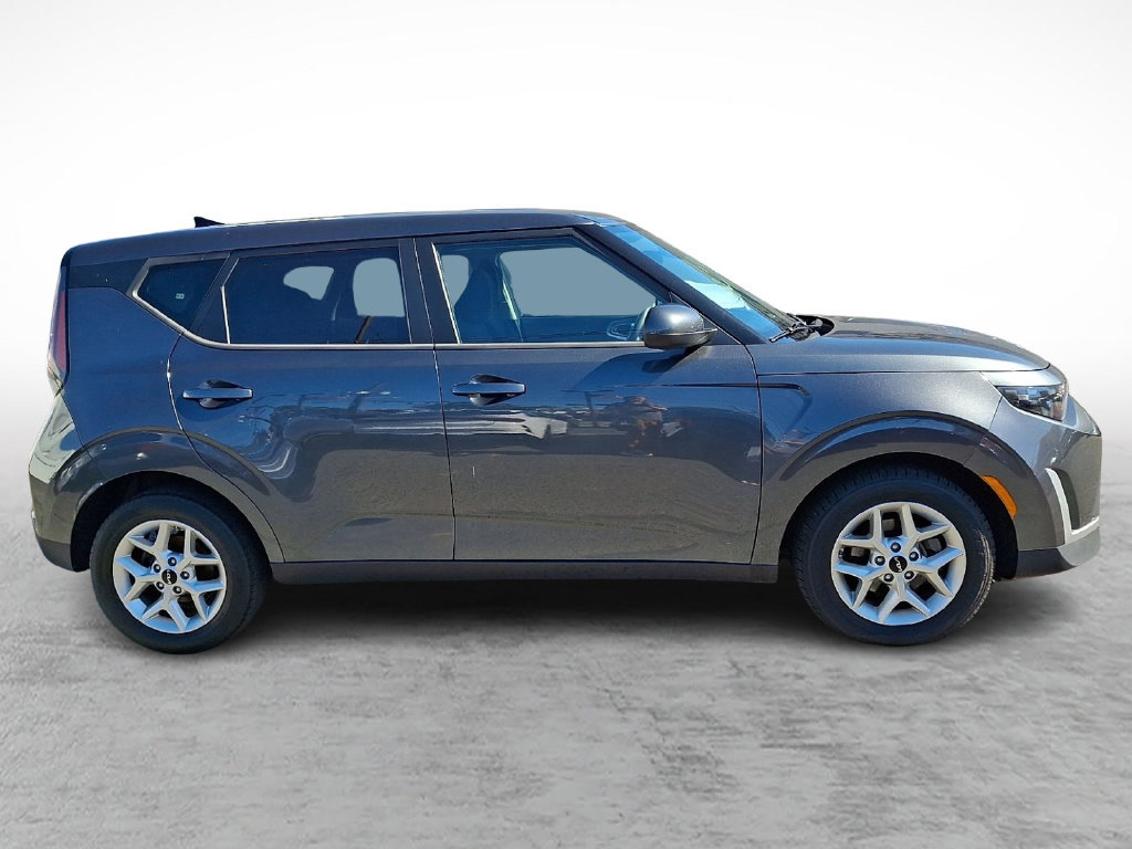 Used 2023 Kia Soul LX w/ LX Technology Package FWD image 7