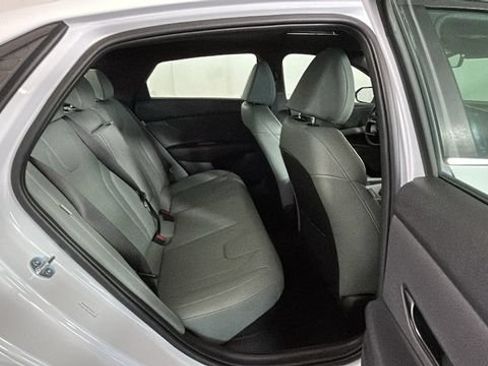 Certified 2025 Hyundai Elantra Limited FWD image 30