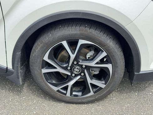 Used 2018 Toyota C-HR XLE FWD image 9