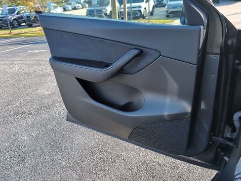 Used 2022 Tesla Model Y Performance image 19
