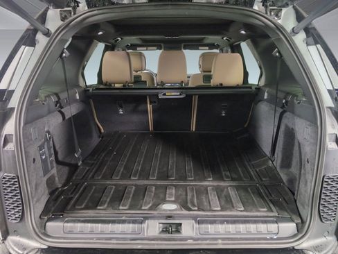 Used 2025 Land Rover Discovery Dynamic SE image 26