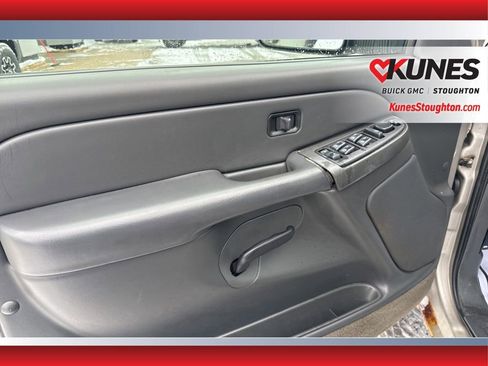 Used 2005 Chevrolet Silverado 2500 LS image 17