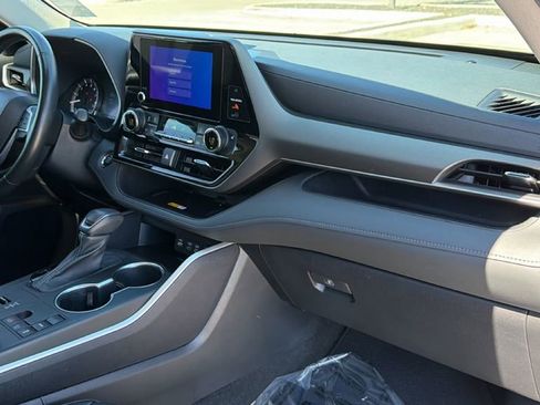 Used 2023 Toyota Highlander XLE image 43