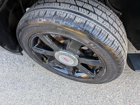 Used 2011 Cadillac Escalade Premium image 10