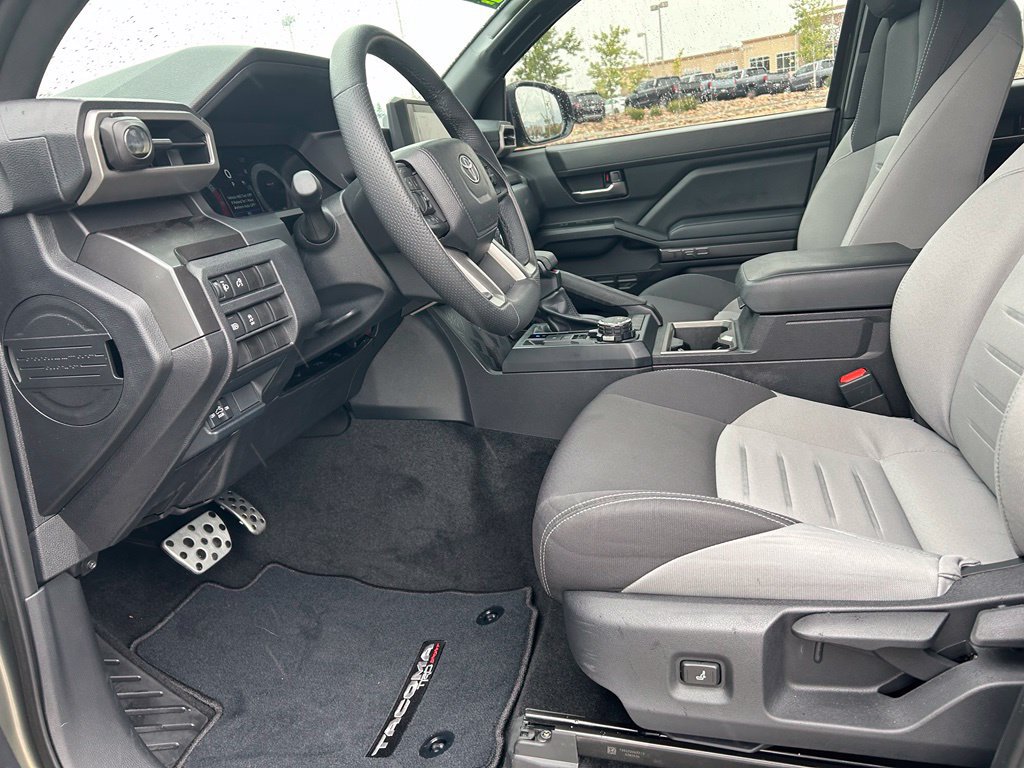 Used 2025 Toyota Tacoma TRD Sport AWD/4WD image 24