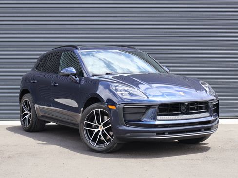 Used 2023 Porsche Macan AWD/4WD image 7