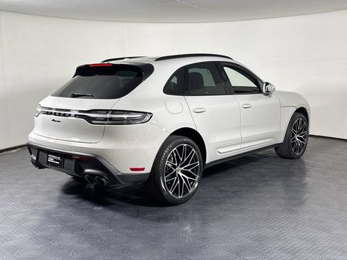 Certified 2024 Porsche Macan AWD/4WD image 3