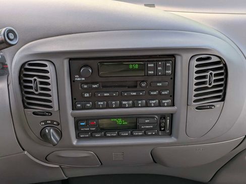 Used 2002 Ford F150 SuperCrew 139 4WD image 30