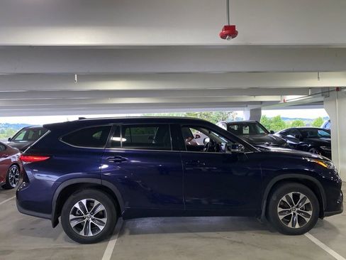 Used 2020 Toyota Highlander XLE AWD/4WD image 5