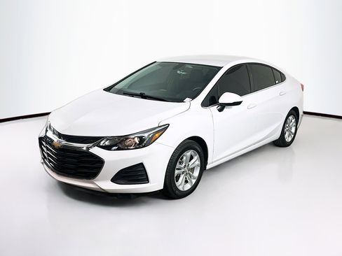 Used 2019 Chevrolet Cruze LT FWD image 3
