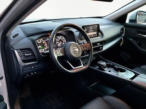 Used 2024 Nissan Rogue SV w/ SV Premium Package image 12