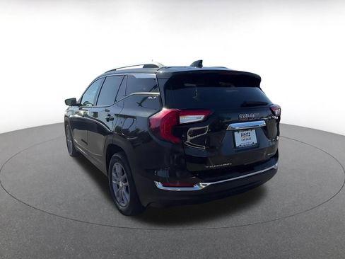 Used 2024 GMC Terrain SLT AWD/4WD image 11