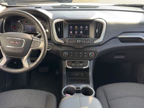 Used 2024 GMC Terrain SLE image 11