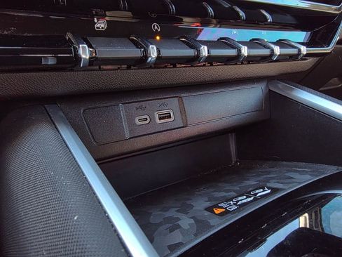 Used 2024 Chevrolet Colorado Z71 w/ Z71 Convenience Package 2 image 19