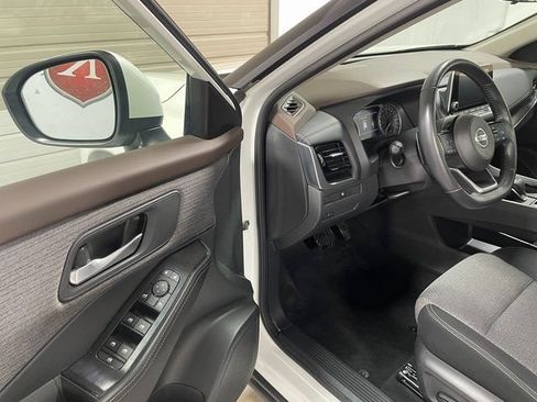 Used 2021 Nissan Rogue SV FWD image 10