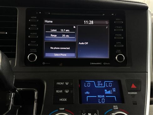 Used 2019 Toyota Sienna XLE FWD image 19