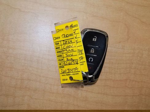 Certified 2024 Chevrolet Trax RS w/ Sunroof Package image 40