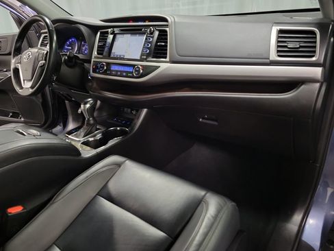 Used 2019 Toyota Highlander XLE AWD/4WD image 37