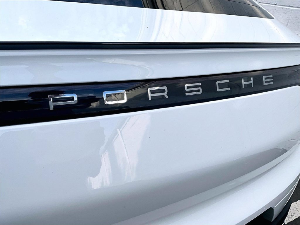 Certified 2023 Porsche Cayenne Coupe AWD/4WD image 33