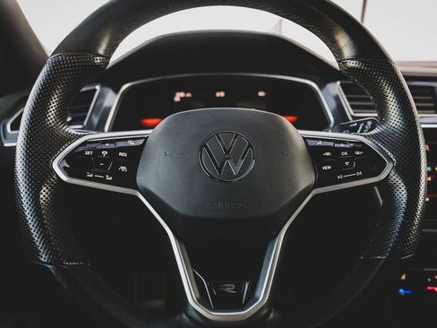 Used 2022 Volkswagen Tiguan SE R-Line image 14