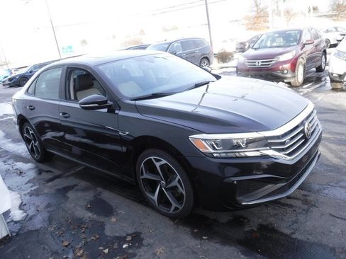 Used 2020 Volkswagen Passat 2.0T R-Line image 9