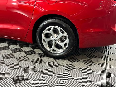 Certified 2024 Chrysler Pacifica Limited image 9