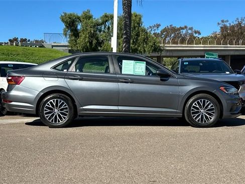 Used 2019 Volkswagen Jetta SE image 4