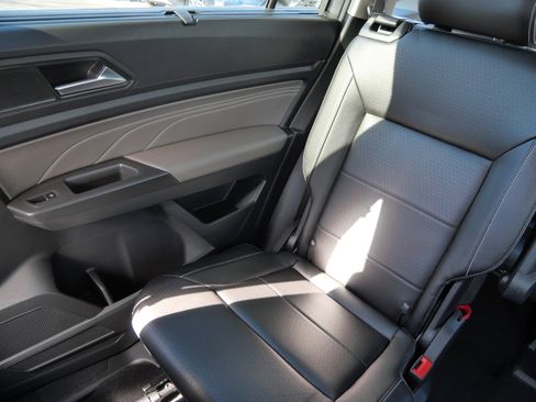 Certified 2022 Volkswagen Atlas SE image 12