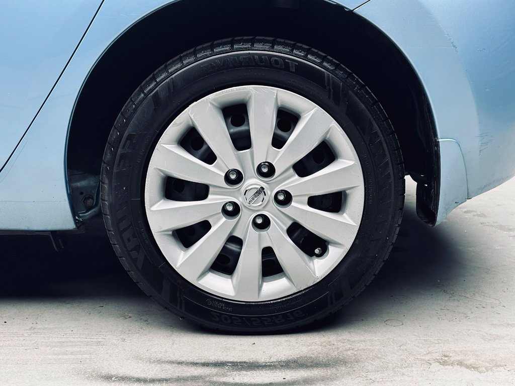 Used 2015 Nissan Leaf S FWD image 33