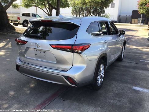 Used 2023 Toyota Highlander Platinum FWD image 6