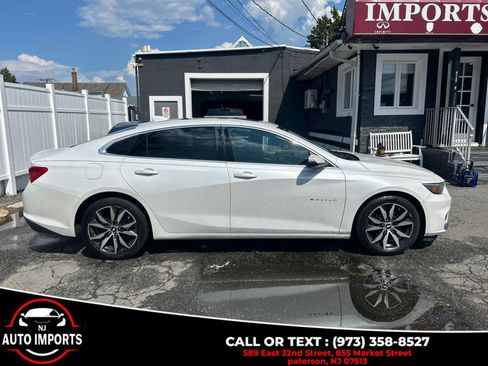 Used 2017 Chevrolet Malibu LT image 4