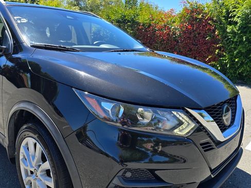 Used 2020 Nissan Rogue Sport SV FWD image 4