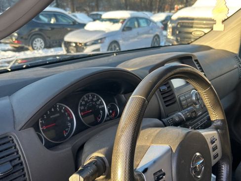 Used 2008 Nissan Pathfinder SE w/ Premium Pkg image 11