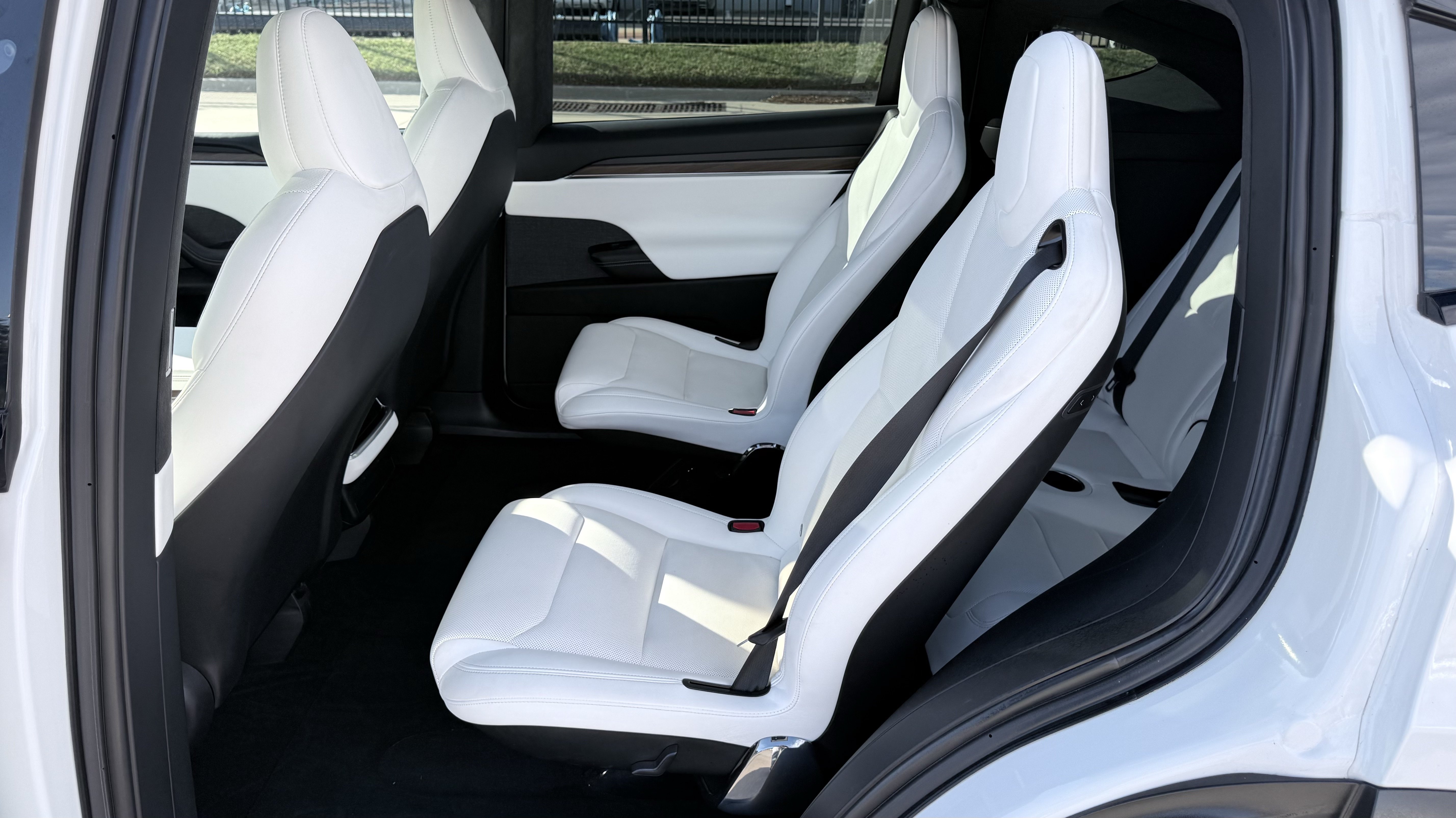 Used 2022 Tesla Model X AWD/4WD image 2