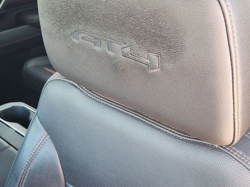 Used 2024 GMC Sierra 2500 AT4 w/ Technology Package AWD/4WD image 18