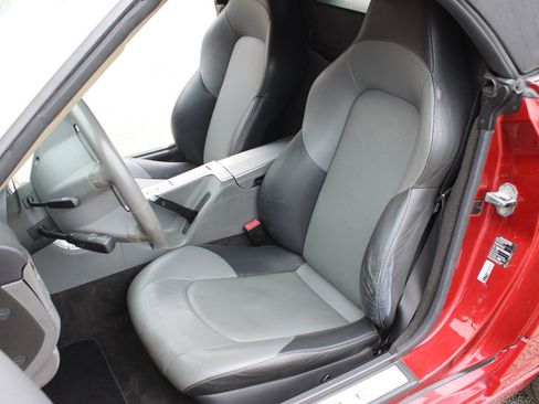Used 2005 Chrysler Crossfire Limited RWD image 13