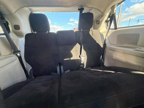 Used 2016 Dodge Grand Caravan SXT image 5
