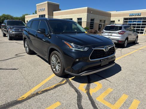 Used 2021 Toyota Highlander Platinum AWD/4WD image 3