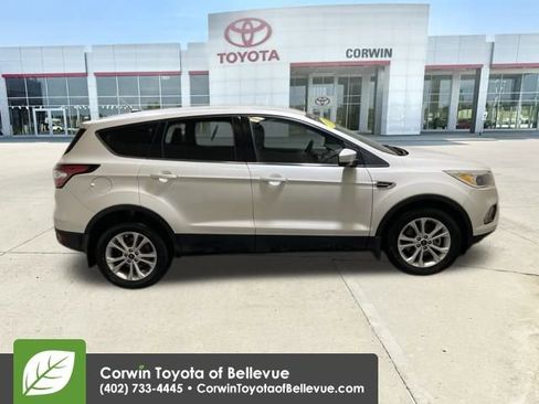 Used 2017 Ford Escape SE w/ SE Cold Weather Package image 6