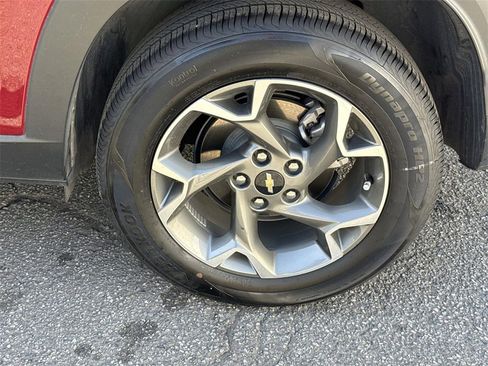 Used 2025 Chevrolet Trax LT w/ LT Convenience Package image 29