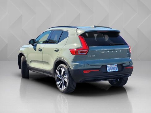 Used 2024 Volvo XC40 B5 Ultimate w/ Climate Package image 4