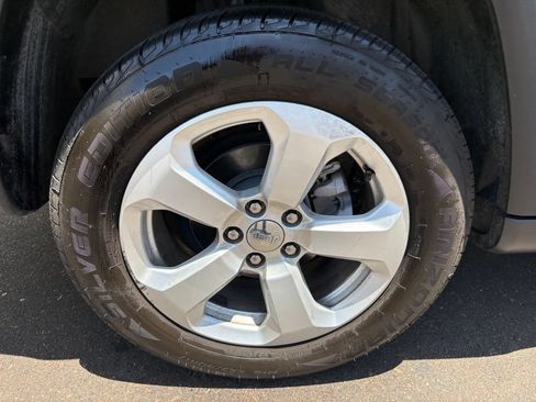 Used 2018 Jeep Compass Latitude w/ Popular Equipment Group AWD/4WD image 5