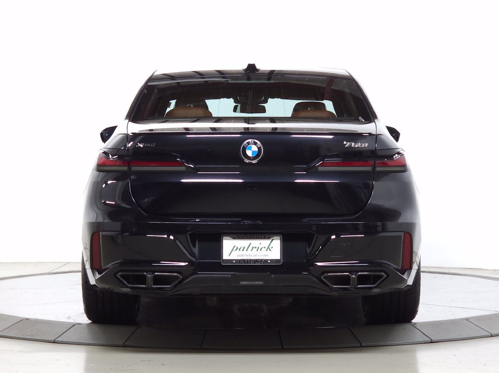 Used 2023 BMW 760i xDrive AWD/4WD image 4