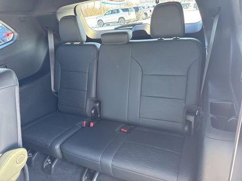 Used 2025 Buick Enclave Sport Touring image 27