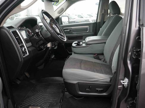 Used 2019 RAM 1500 Big Horn image 32