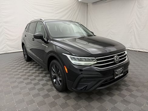 Used 2022 Volkswagen Tiguan SE image 3