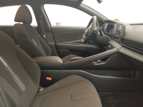 Used 2025 Hyundai Elantra Sport FWD image 21