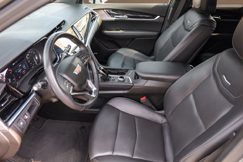 Certified 2025 Cadillac XT6 Premium Luxury FWD image 9