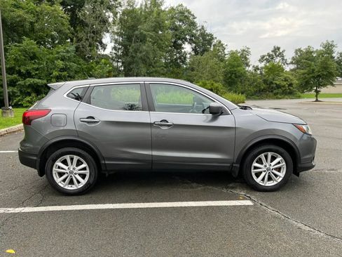 Used 2019 Nissan Rogue Sport S w/ Appearance Package AWD/4WD image 4