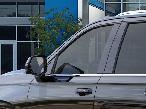 New 2026 Chevrolet Suburban LT image 14